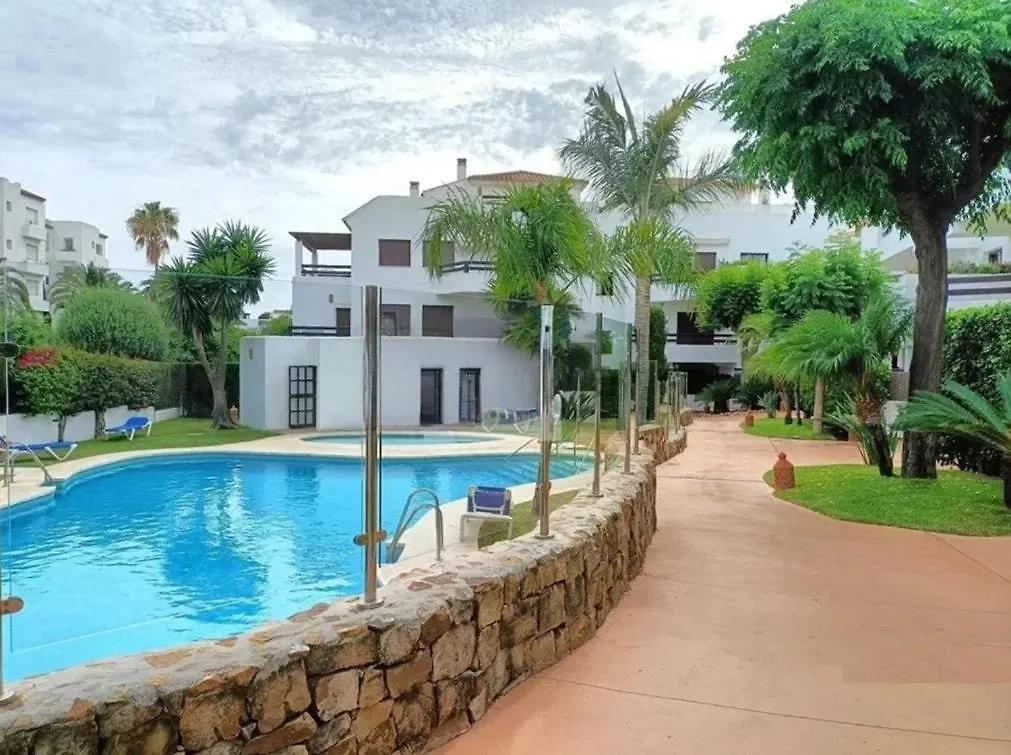 Beachside Apartment Costalita Sol - Huge Terrace & Pool 에스테포나 0*,  스페인